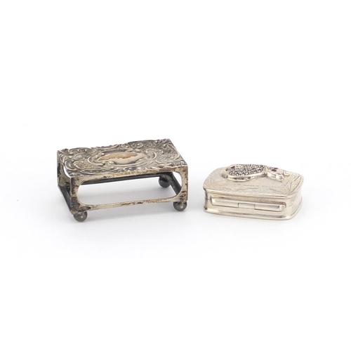 2576 - Rectangular silver matchbox case and a pill box with marcasite cat lid, the largest 4.5cm wide, 28.2... 