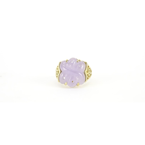2675 - 14ct gold lavender jade ring, size T, 7.7g