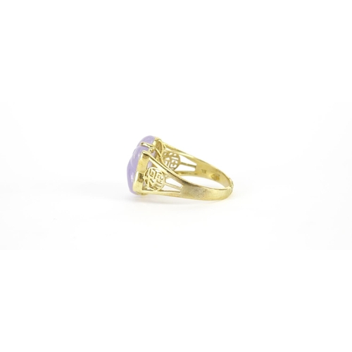 2675 - 14ct gold lavender jade ring, size T, 7.7g