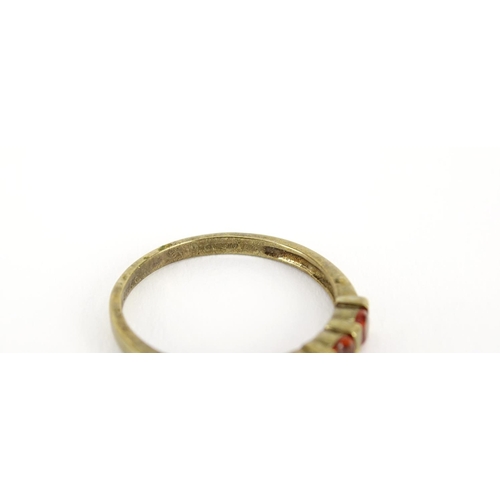 2880 - 9ct gold orange stone half eternity ring, size T, 2.4g