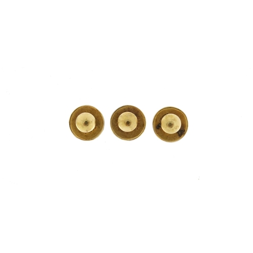 2805 - Three 9ct gold studs, 1.1cm in diameter, 3.6g