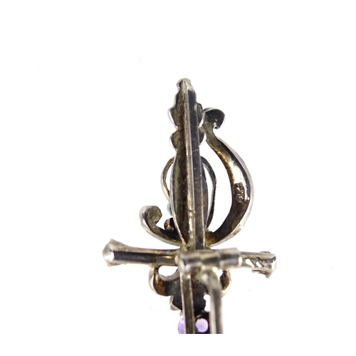 2960 - 900 silver gilt amethyst and seed pearl dagger brooch, 5.8cm in length, 3.8g
