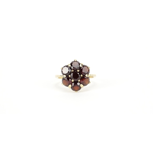 2900 - 9ct gold garnet flower head ring, size L, 4.0g