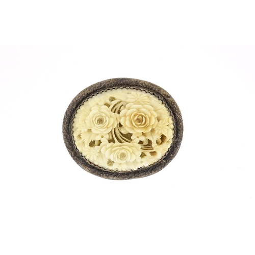 2879 - Chinese Canton ivory brooch with silver coloured metal mount, 4.5cm wide, 20.2g