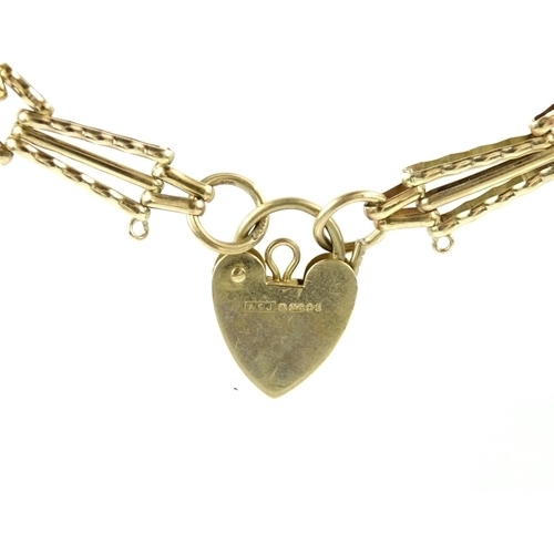 2723 - 9ct gold three row gate bracelet with love heart shaped padlock, 18cm long, 8.8g