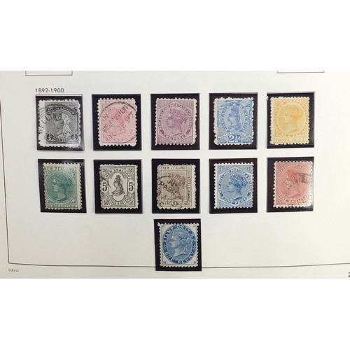 496 - New Zealand and Belgium stamps arranged in two albums