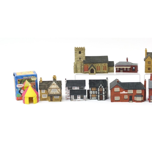 139 - Twelve Hornby Hobbies model outbuildings and two Thomas and Friends Circus buildings, three with box... 