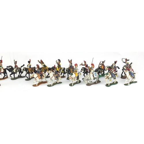 362 - Collection of hand painted lead soldiers, horsemen and horses, the horse each approximately 3cm high