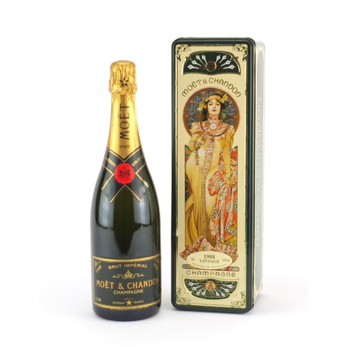 2109 - Bottle of Moët & Chandon 1988 champagne with case