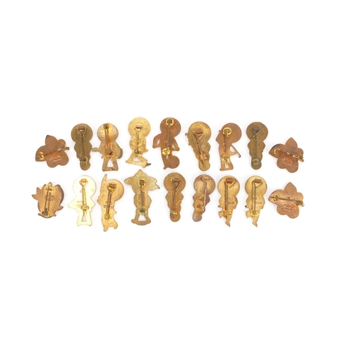2341 - Collection of vintage Robinsons Golden Shred enamel badges