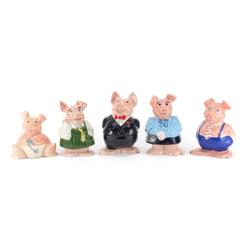 2048 - Set of five Wade Natwest piggy banks, the largest 19cm high