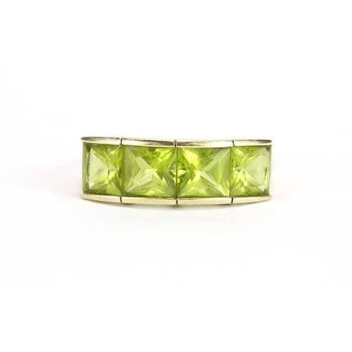 2377 - 9ct gold green stone ring, size T, 3.4g