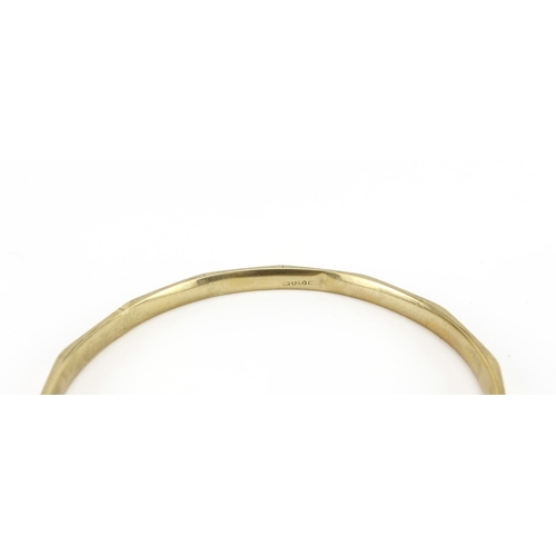 2345 - Large 9ct gold bangle with Greek key decoration, 9cm in diameter, 13.0g
