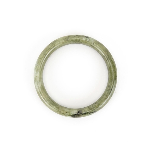 2459 - Chinese green jade bangle, 8.5cm in diameter, 62.2g