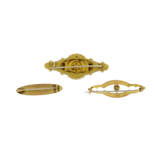 2357 - Three Victorian and later gold bar brooches, the largest 4cm in length, 4.6g