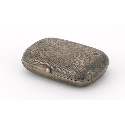 891 - Russian silver concertina coin purse with engraved decoration, inscribed 107 Castelnau Barnes London... 