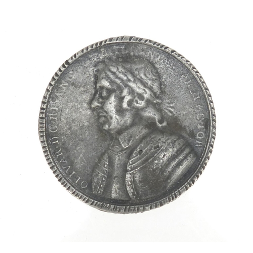 262 - Oliver Cromwell commemorative medallion