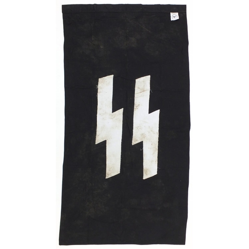 317 - German Military interest SS design flag, 141cm x 76cm