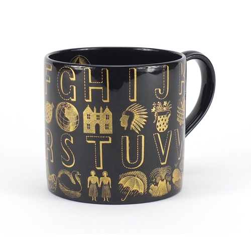 829 - Wedgwood alphabet mug designed by Eric Ravilious, 8cm high