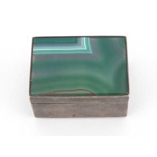 936 - Unmarked silver and green agate box and cover, 6cm in length, 90.2g