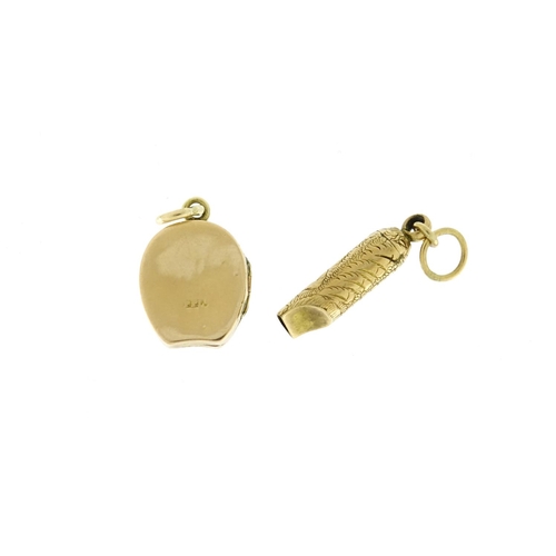 2822 - 9ct gold whistle charm and a horse shoe shaped locket, the largest 3cm in length, 3.8g