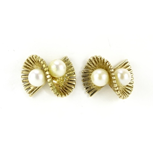 2803 - Pair of 9ct gold pearl earrings, 1.5cm in length, 3.3g