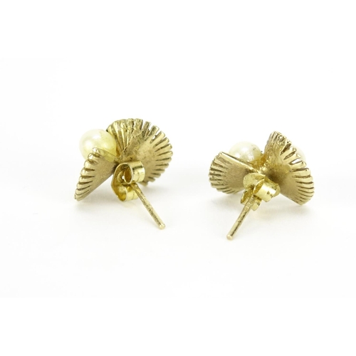 2803 - Pair of 9ct gold pearl earrings, 1.5cm in length, 3.3g