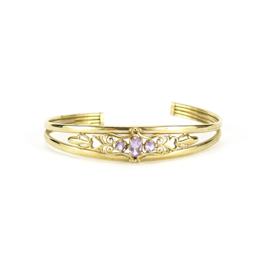 2796 - 9ct gold amethyst bangle pierced with love hearts, 6.5cm in length, 7.0g