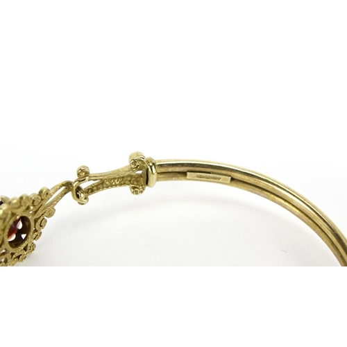 2802 - 9ct gold garnet bangle, 6cm wide, 6.2g
