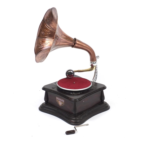 2113 - Retro Victrola gramophone with copper horn