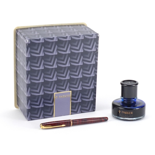 2562 - Parker Sonnet fountain pen with sapphire writing ink, box and case