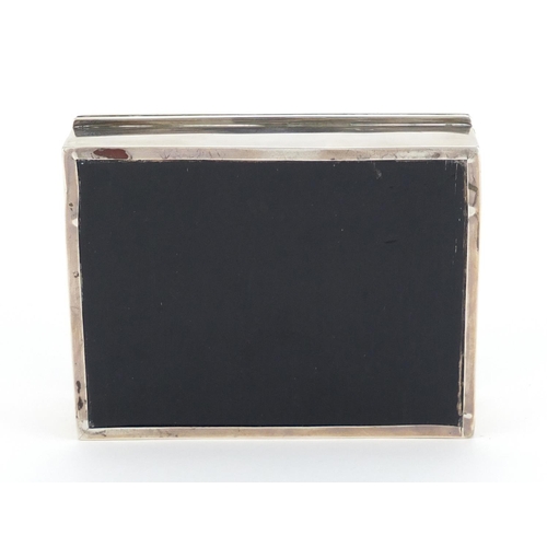 2634 - Rectangular silver cigarette box, the hinged lid with engine turned decoration, Birmingham 1924, 11.... 