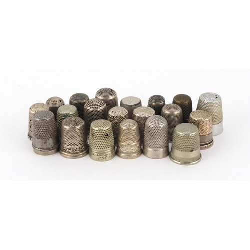 2661 - Silver and white metal thimbles including Charles Horner and commemorative examples, 100.0g