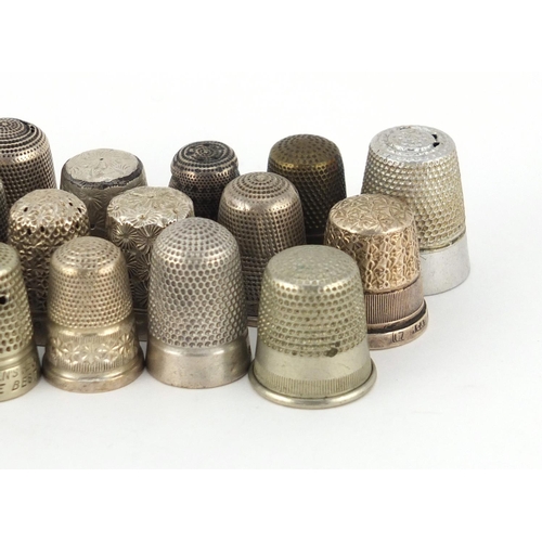 2661 - Silver and white metal thimbles including Charles Horner and commemorative examples, 100.0g