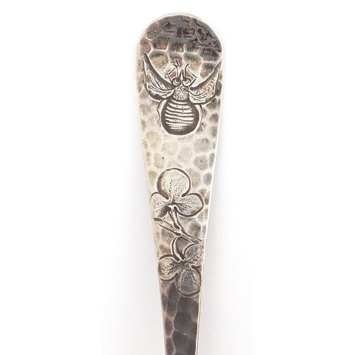 2669 - Antique unmarked silver caddy spoon and a sterling silver tablespoon, the largest 17cm in length, 38... 