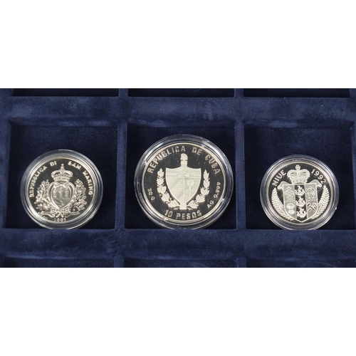 2722 - Fifteen silver proof Olympic Games commemorative coins with certificates including sportsmen, long d... 
