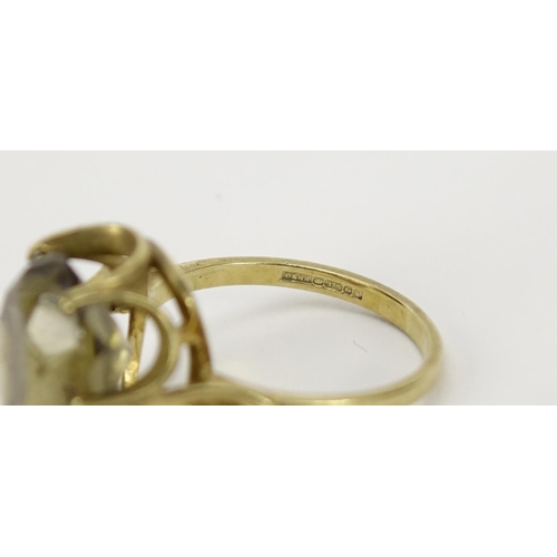 2829 - 9ct gold smoky quartz ring, size L, 3.4g
