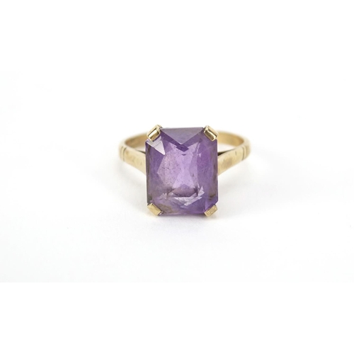 2830 - 9ct gold amethyst ring, size O, 3.7g