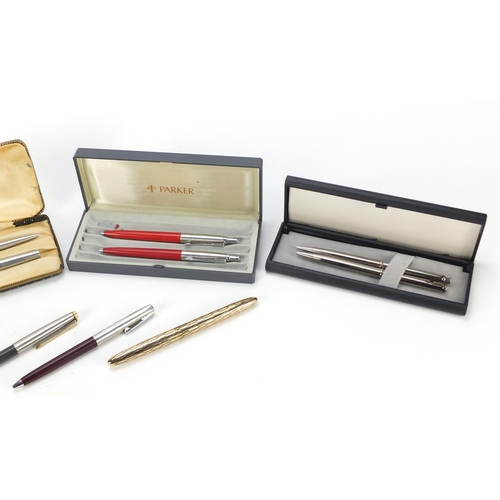 2564 - Pens and pencils including two Parker sets with cases
