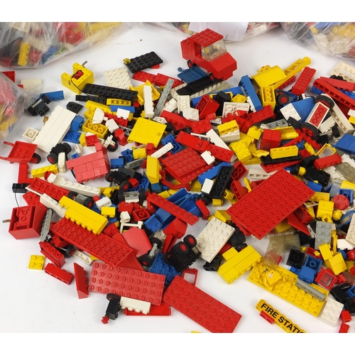 700 - Large collection of vintage and later Lego, approximately 5kg