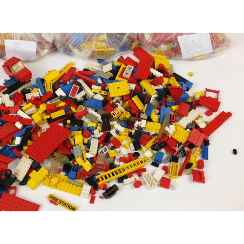 700 - Large collection of vintage and later Lego, approximately 5kg