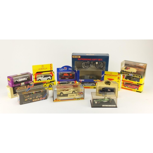 672 - Boxed die cast vehicles including Matchbox, Hot Wheels and Corgi