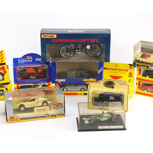 672 - Boxed die cast vehicles including Matchbox, Hot Wheels and Corgi