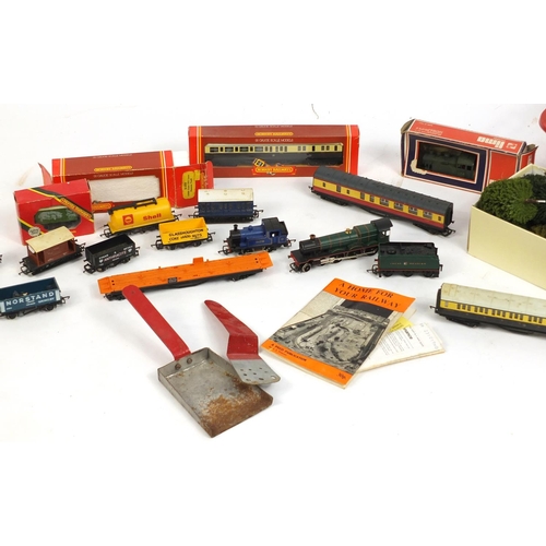 674 - OO gauge model railway, some Hornby and Lima including locomotives and carriages