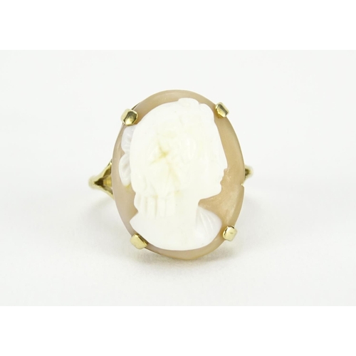 2588 - 9ct gold cameo maiden head ring, size R, 6.0g
