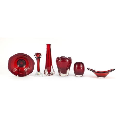 2152 - Vintage ruby red glassware including Whitefriars Molar vase, Swedish art glass vase, the largest 24c... 
