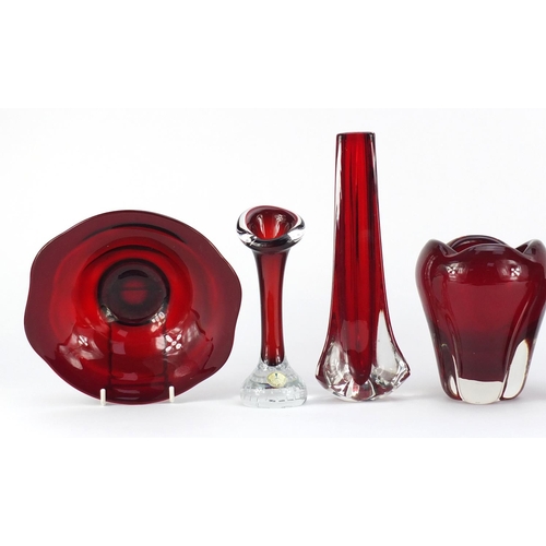 2152 - Vintage ruby red glassware including Whitefriars Molar vase, Swedish art glass vase, the largest 24c... 