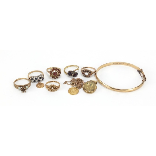 2562 - Mostly gold jewellery including four 9ct gold rings, St Christopher pendants, unmarked gold garnet r... 