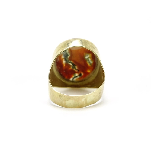 2577 - 9ct gold cabochon agate ring, size Q, 7.5g