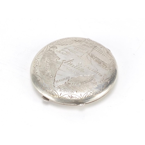 2521 - Indian silver compact engraved with a map of India, 7cm in diameter, 91.7g